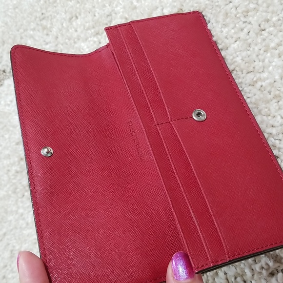 ⛔SOLD⛔NWOT MK jet set wallet in red color! - Picture 6 of 10